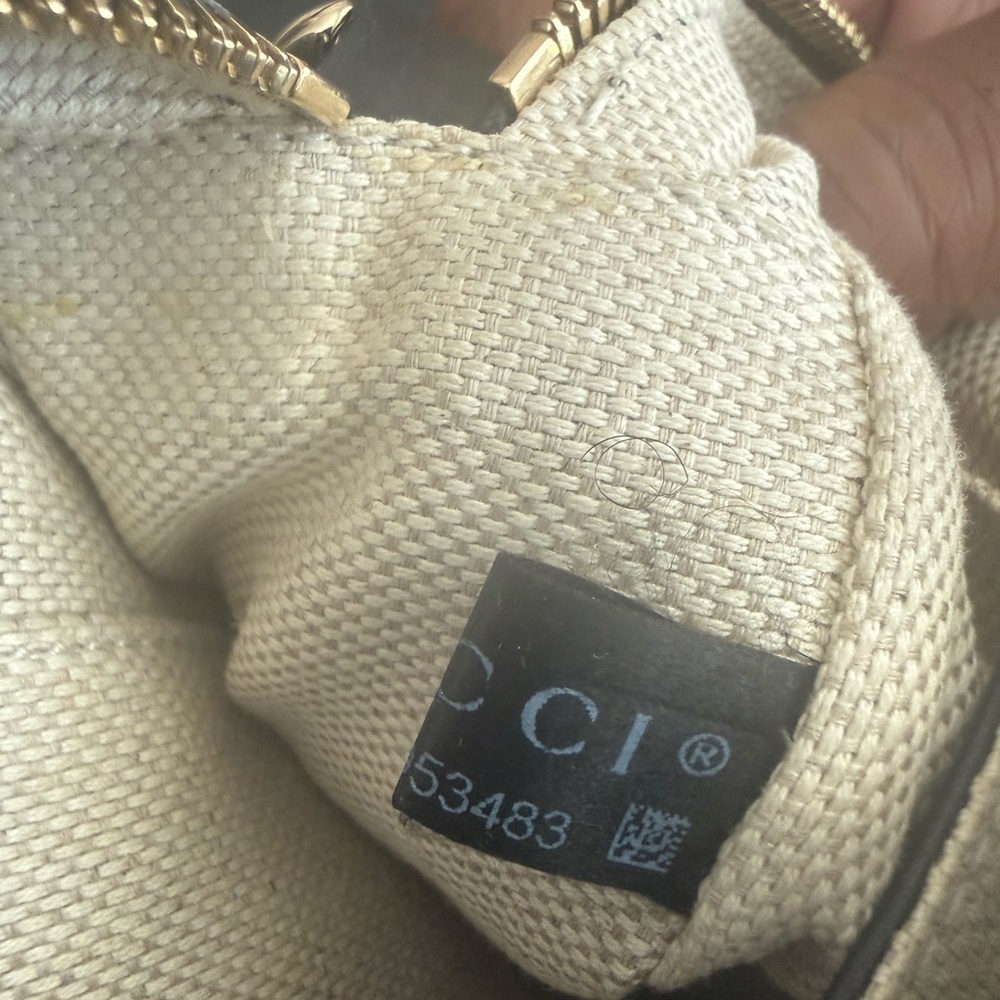 Gucci Black Pebbled Leather Crossbody Camera Bag with Embossed GG - Picture 6 of 7